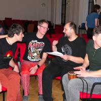 Naštěstí mudrci připravili plán, jak Nicotu zahnat. Nejdřív však bylo nutné získat esence z co nejvíce sfér. Hrdinové proto spřádají plány, kam se kdo vydá.